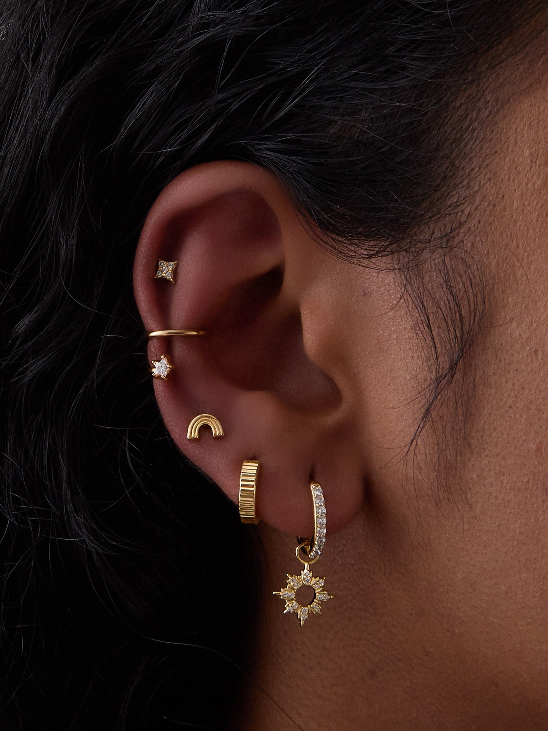 Ribbed Bar Gold 8mm Baby Huggie Earrings