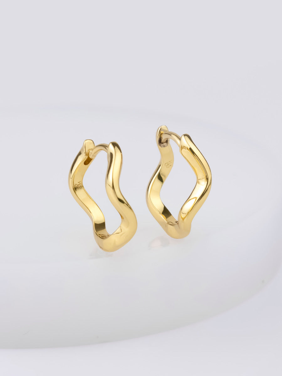 Scallop Gold 10mm Huggie Earrings | Wanderlust + Co